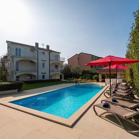 Standnahe Mit Pool, Meerblick Und Pool Feriehus